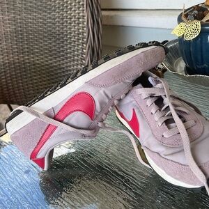 Nike shoes for women size8.5